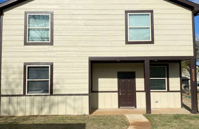 3/2 with Office Barndo on Large Lot Gallery 2