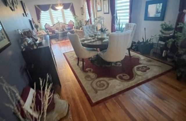 73 Planten Ave Gallery 2