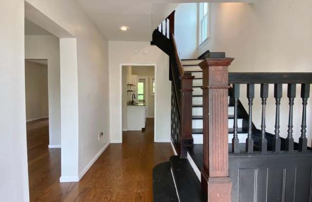 Spacious 4 Bed/1 Bath Home in Beechview-Convenient to Downtown! Available 7/5 photos photos