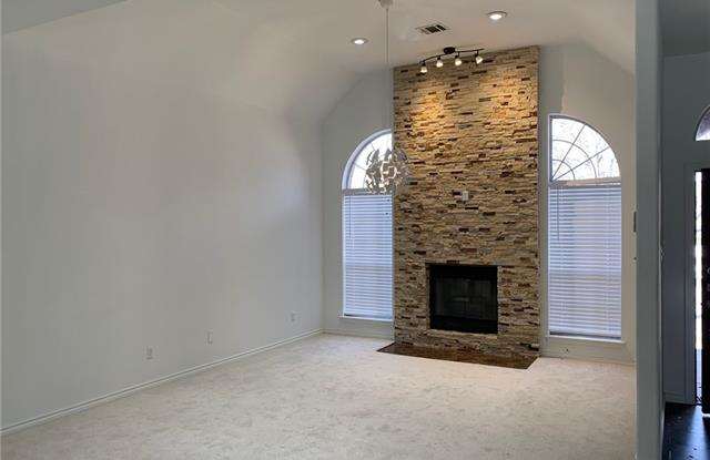 2212 Greendale Court Gallery 3