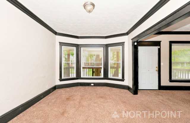 Single Family- 4 bedrooms- large front porch Gallery 4