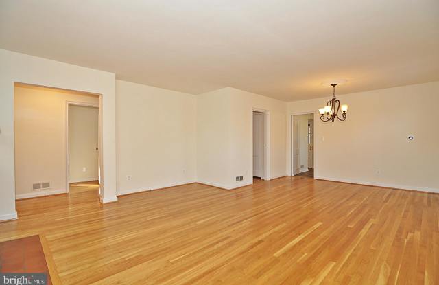 5309 WILSON BOULEVARD Gallery 4