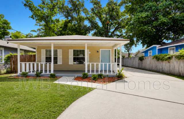 1319 Woods St photos photos