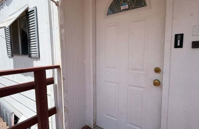 Spacious 2-Bedroom, 2-Bathroom Home with Covered Deck & Large Yard! Gallery 4