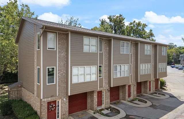 School Year Lease! 2 Bedroom, 2.5 Bathroom Townhouse near University of Arkansas - 1x Car Garage + All Appliances Provided! photos photos