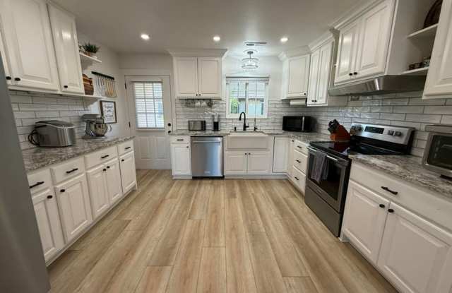 Gorgeous Remodeled 3 Bedroom Home in St. George! photos photos