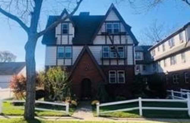 50 The Crescent - 50 The Crescent, Babylon, NY 11702