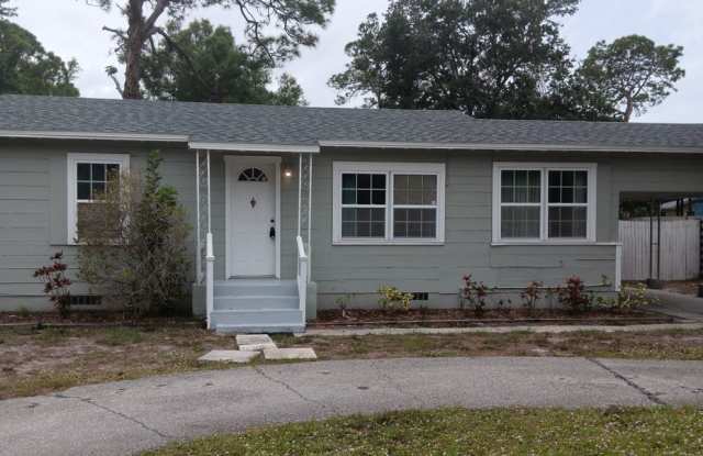 Annual 2 Bedroom + Den / 2 Bath Home – Sarasota, FL | $2,200 per month photos photos