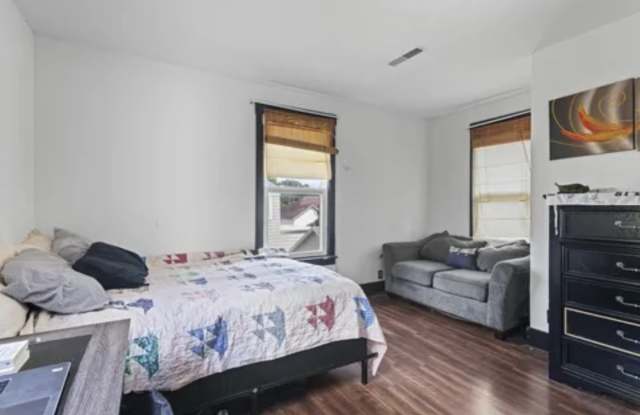 424 East Locust Street photos photos