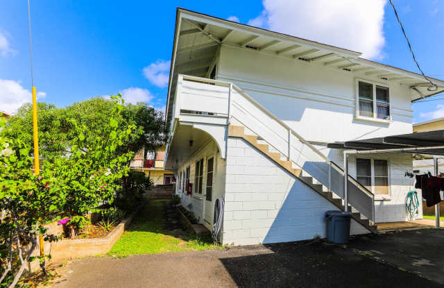Waiola Street - upstairs 1 bedroom, 1 bath with 1 covered parking - 1918 Waiola Street, Honolulu, HI 96826