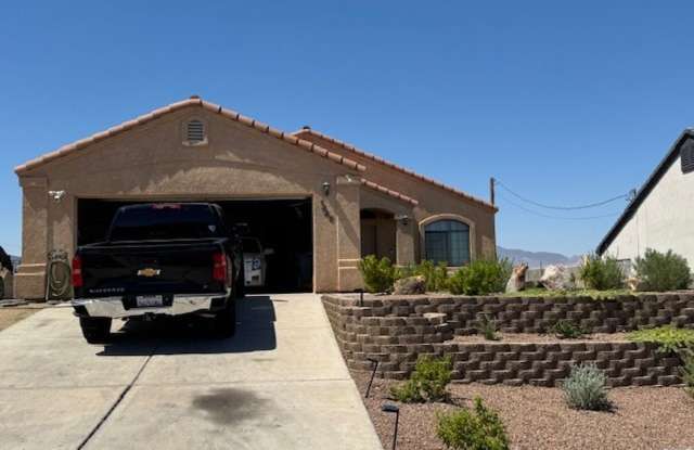 3 Bedroom 2 bath Home Boat Deep Garage and RV parking Near Safeway photos photos