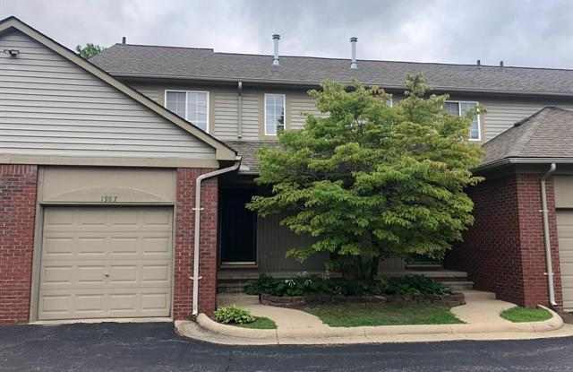 1927 DORCHESTER CRT - 1927 Dorchester Court, Royal Oak, MI 48067