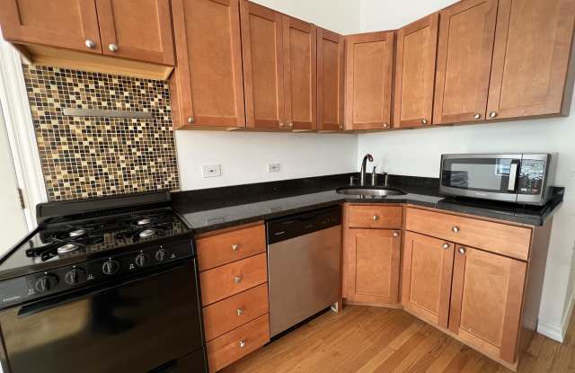 2749 North Western Avenue - 12nd floor (top floor) Gallery 4
