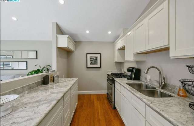1700 1/2 Pearl - 30% Rental Fee Gallery 3