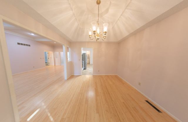 618 Chaucer Lane - 618 Chaucer Lane, Warrensburg, MO 64093