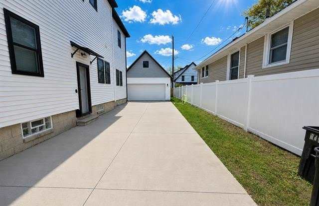 442 Ardmore Drive Gallery 2