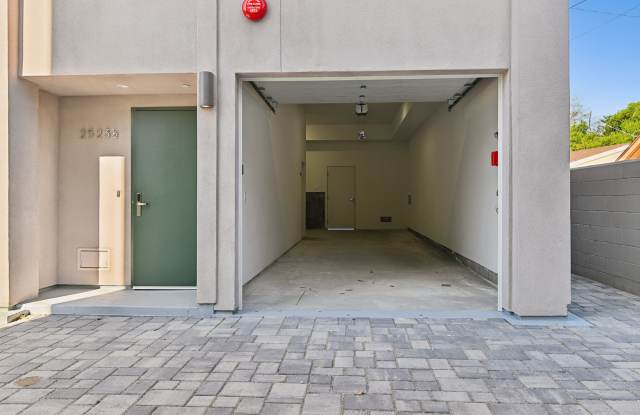 2523 S Orange photos photos