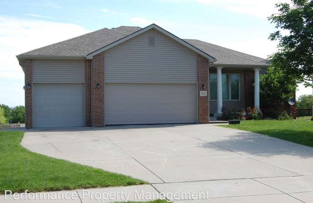 6818 Chandon Dr - 6818 Chandon Drive, Lincoln, NE 68526