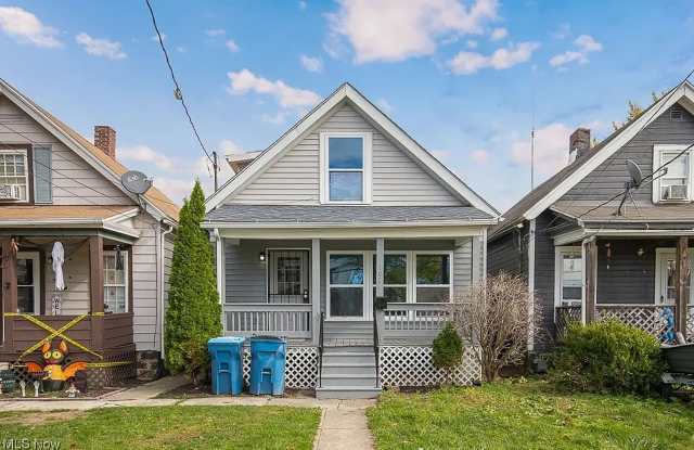 Four Bed 2 Full Bath in Lorain photos photos