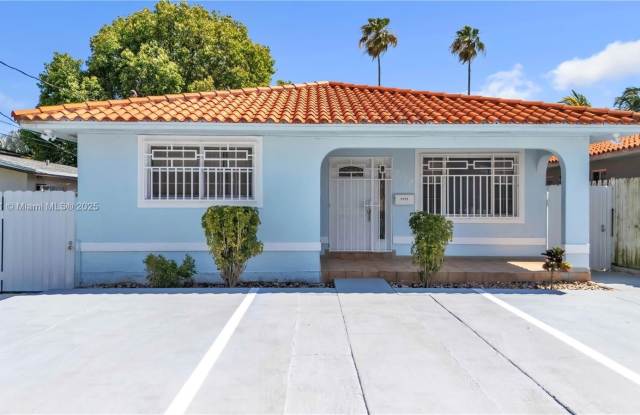 7172 SW 22nd St photos photos