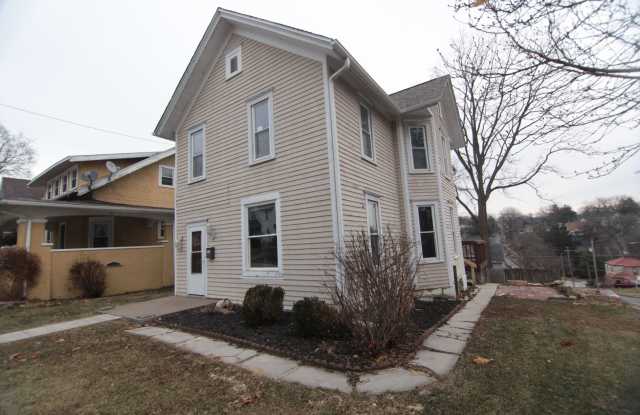 4 bedroom home in the East Village of Davenport available now! photos photos