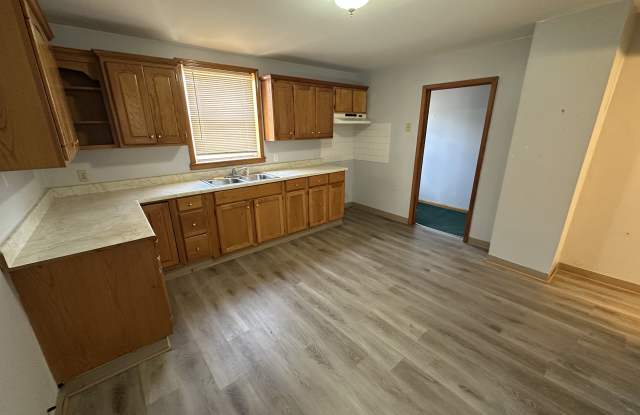 119 Ludington Street - Lower Gallery 3
