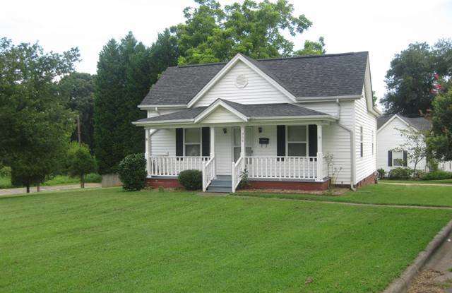 Quaint Home for Lease w/ spacious Yard photos photos