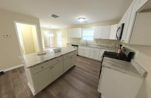 182 North Burson Avenue Gallery 2