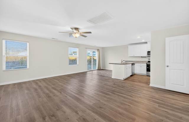 Available now! Stunning 3-Bedroom Home in Meredith Woods photos photos