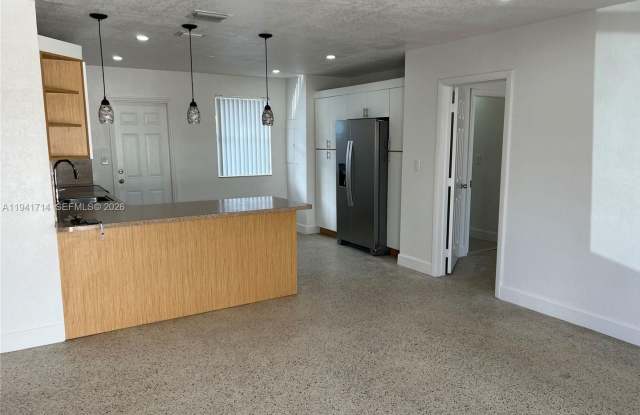 4725 NW 4th Street Front, Miami, FL 33126 photos photos