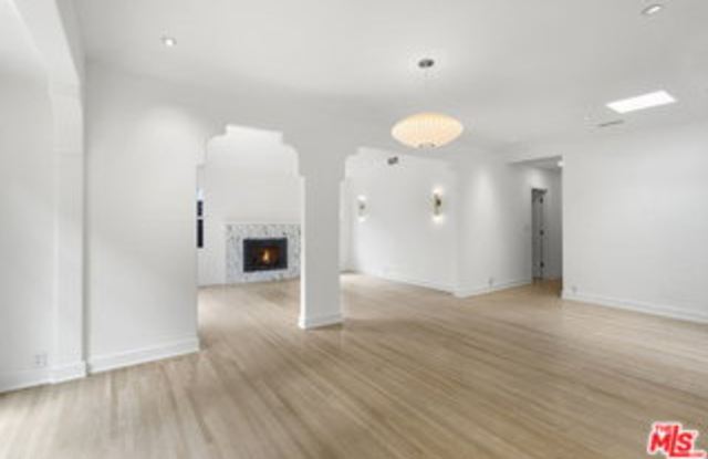 435 Westmount Drive photos photos