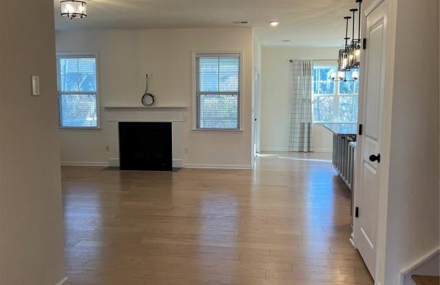 5016 Britannia Boulevard Gallery 2