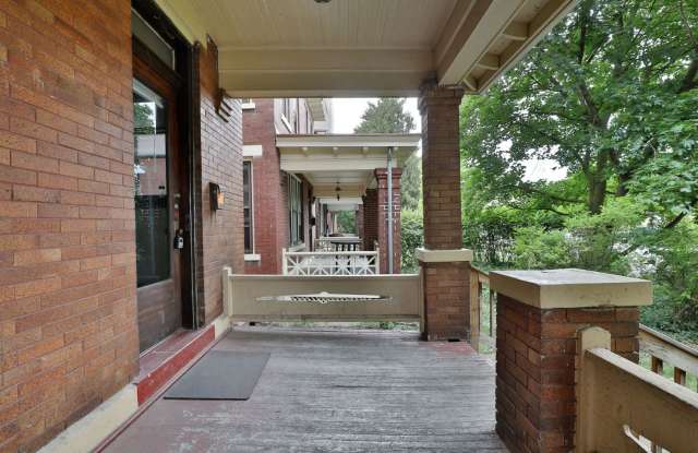 Great CENTRAL Location 5 Bedroom House - Virtual Showings Available Gallery 4