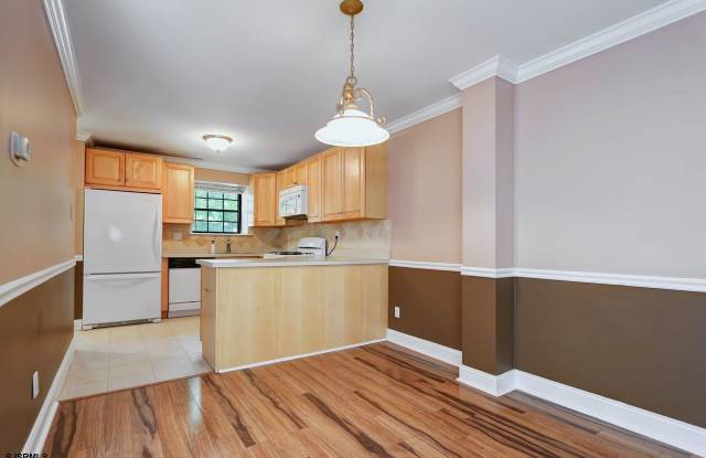 4461 Yorktown Gallery 2