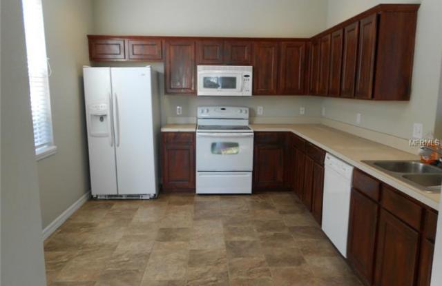 MOVE IN SPECIAL-3/2.5 Spacious Townhouse w/ 2 Car Garage in St. Cloud Gallery 4