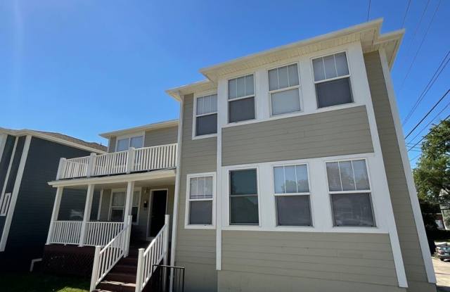 ***AVAILABLE AUGUST 2028*** 4 bed, 2 bath house LARGE GROUP OPTION : 18- 20! Gallery 3