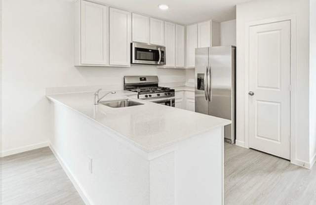 Spacious 4BR House in Conroe Gallery 1
