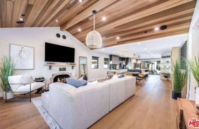 622 N La Jolla Ave photos photos