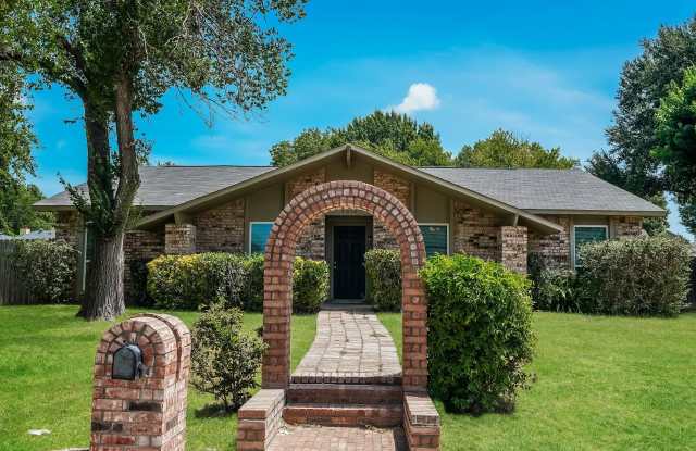 1316 Royal Oak Drive Gallery 2