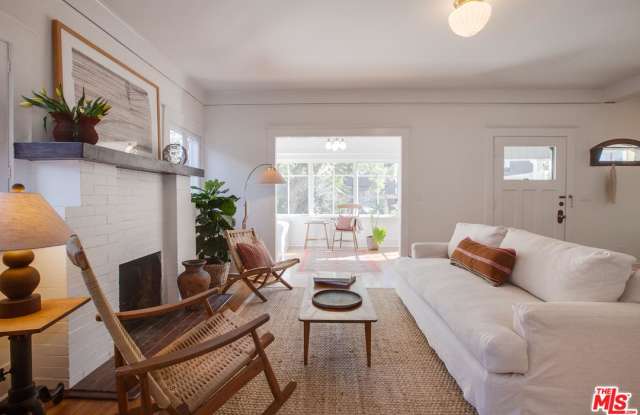 125 WAVECREST Avenue Gallery 2