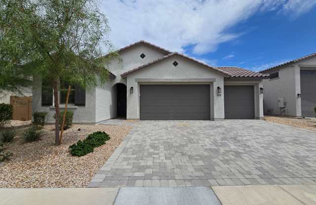 Three car garage! Closer to Surprise than Wittman! photos photos