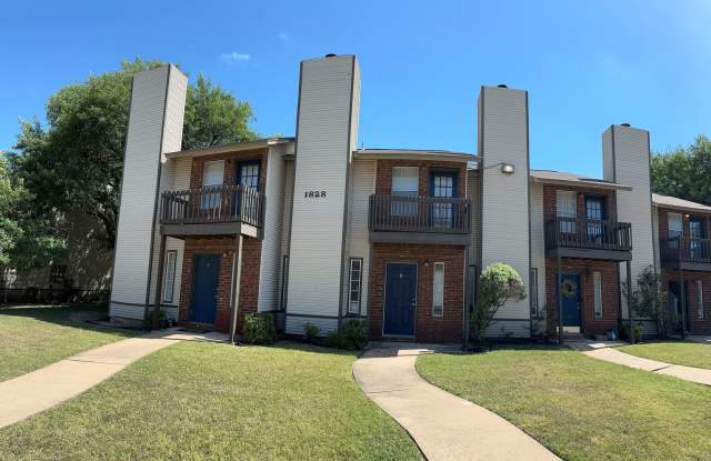 Eastside Townwhome - River Crossing - Downtown - Tesla - UT Shuttle - W/D - Yard - Pool - $1595 photos photos