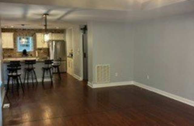 203 Indian Trail Road Gallery 4