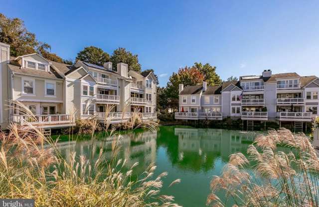 3361 LAKESIDE VIEW DR #8-7 - 3361 Lakeside View Drive, Seven Corners, VA 22041