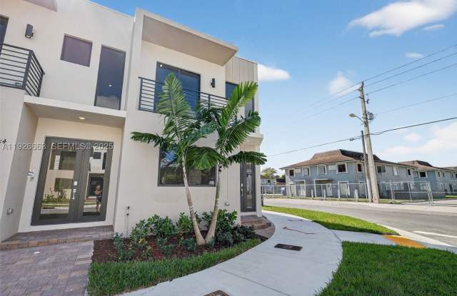 13885 SW 261 TER Gallery 2