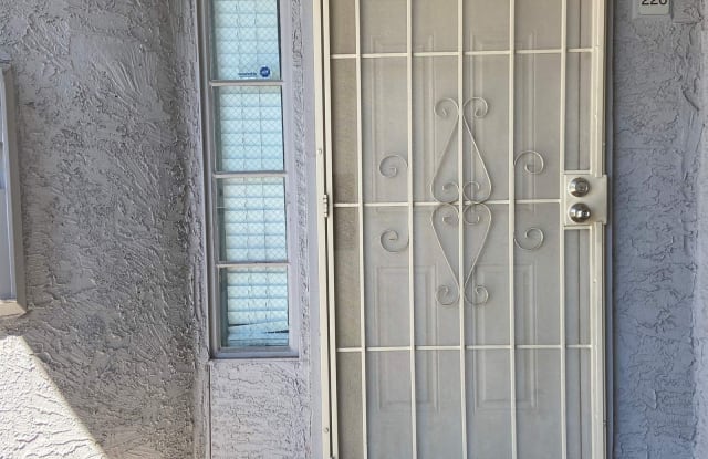 Palm Court - 4410 N Longview Ave, Phoenix, AZ 85014