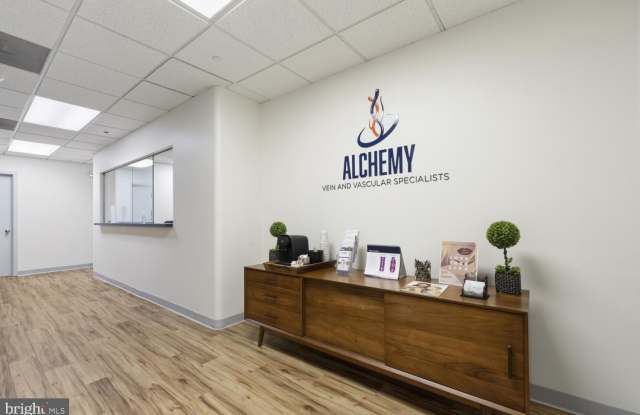 124 SLADE Avenue Gallery 4