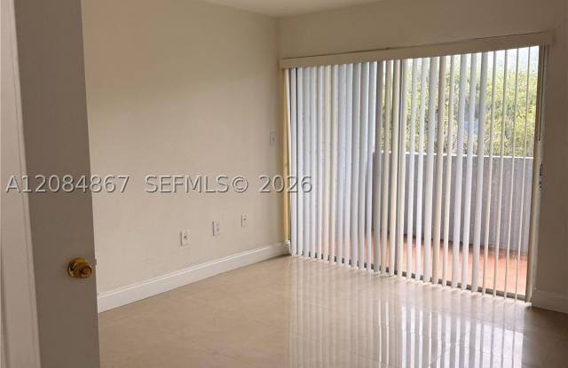 9355 Fontainebleau Gallery 3