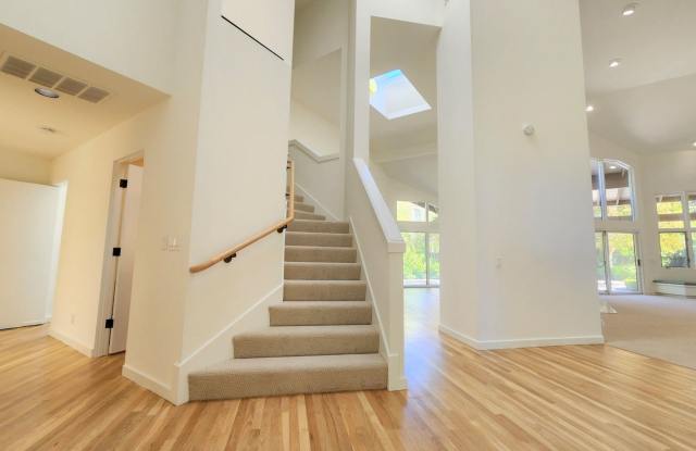 40 Linda Vista Gallery 2