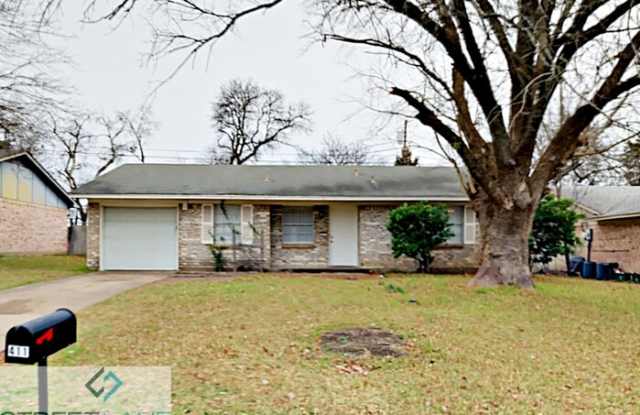 411 Parkview Drive - 411 Parkview Drive, Duncanville, TX 75137